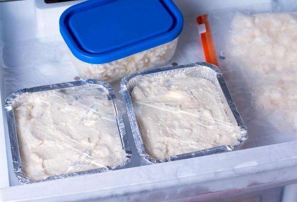 Crème glacée dans un récipient