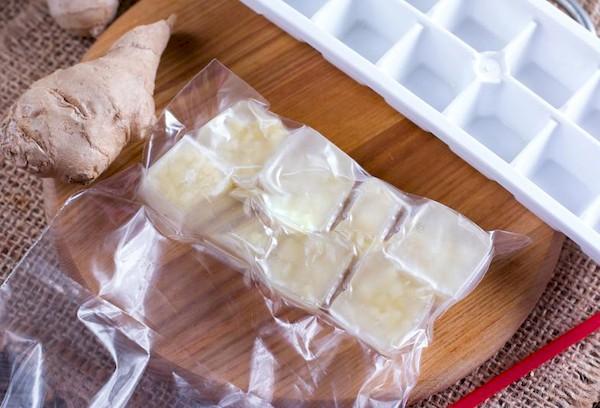 Gingembre dans un contenant hermétique