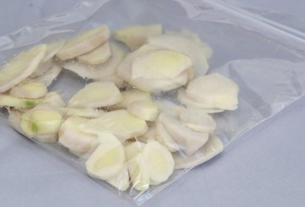 Morceaux de gingembre surgelés