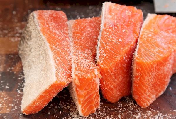 Saler le saumon