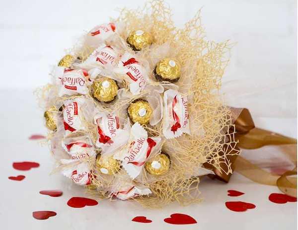 Bouquet de bonbons de Raffaello pour le professeur