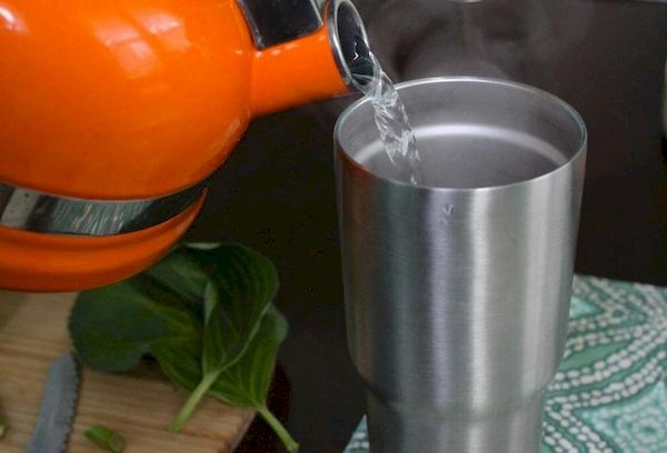 Préparer de l'eau bouillie pour l'irrigation