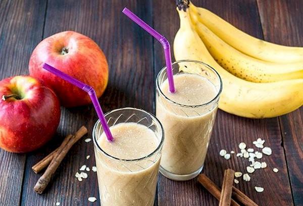 Cocktail au lait de coco, pommes et banane