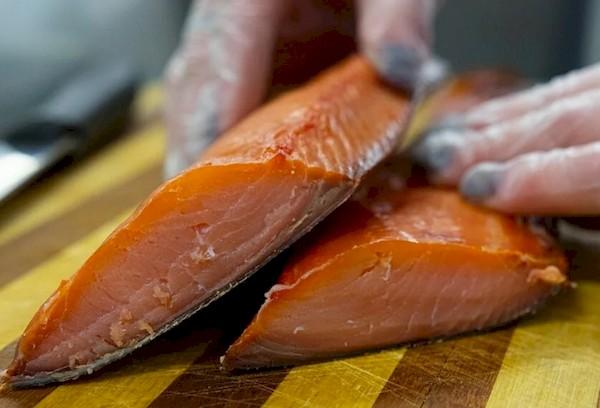 Le poisson fumé a commencé à se gâter