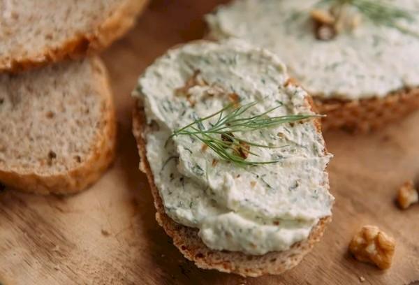 Caillé délicat (à tartiner pour les collations et les sandwichs)
