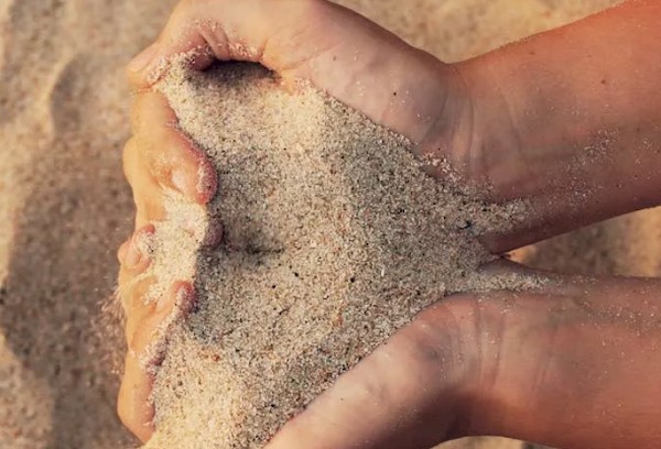 Du sable dans les mains