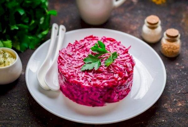 salade de betteraves, carottes et choux à la crème sure