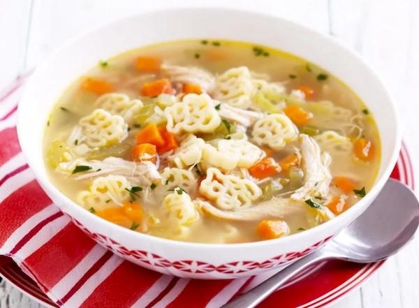 Soupe de poulet aux pâtes