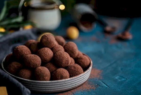 Bonbons aux pois chiches, pommes de terre pour le thé