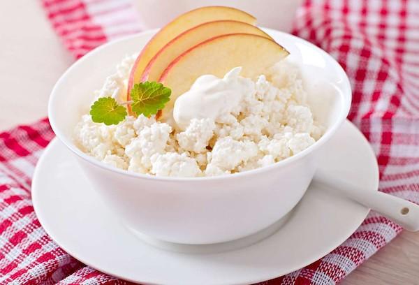 Fromage cottage à la crème sure et à la pomme