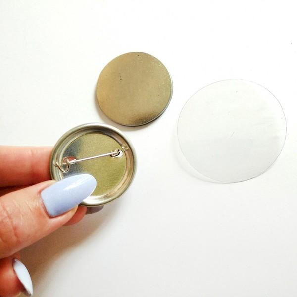 attachez le ruban Saint-Georges aux vêtements 2