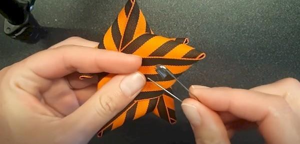 Méthode n°4 – broche réalisée à partir du ruban de Saint-Georges 5