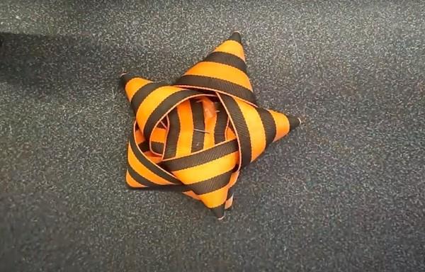 Méthode n°4 – broche réalisée à partir du ruban de Saint-Georges