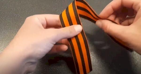 1 façon de nouer un ruban de Saint-Georges 2