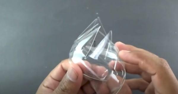 Coupez le morceau pour qu'il puisse être enroulé plus serré