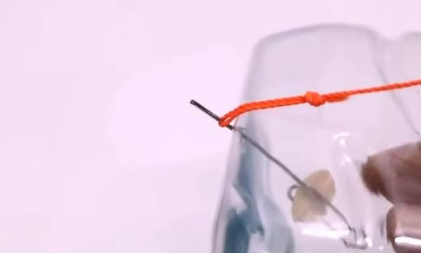 Piège à souris d'une bouteille - méthode 3