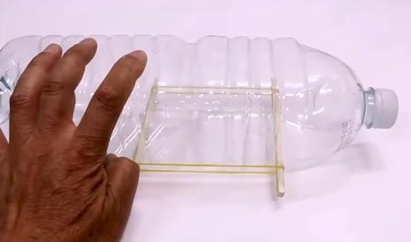 Piège à souris d'une bouteille - méthode 3