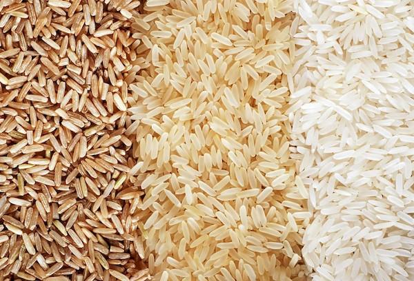 Riz blanc cuit à la vapeur et brun