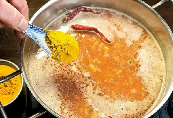 Ajouter du curcuma aux plats