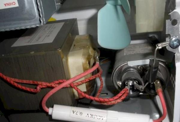 Condensateur micro-ondes