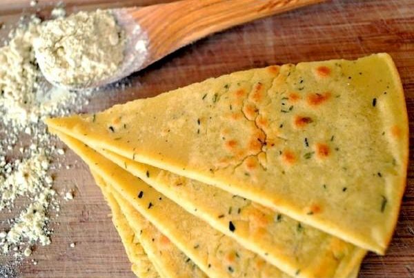 farinata - pain plat italien à base de farine de pois chiches