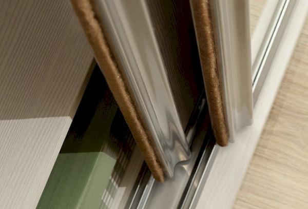 Dommages aux portes d'armoires