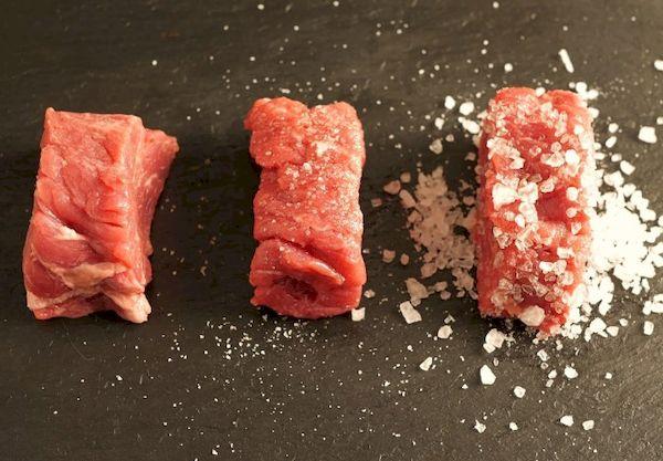 Saler la viande