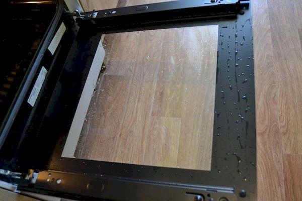 laver la vitre sans démonter la porte