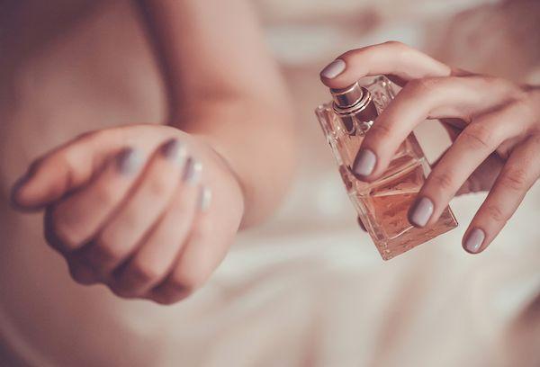 Fille au parfum