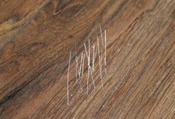 rayures sur les meubles