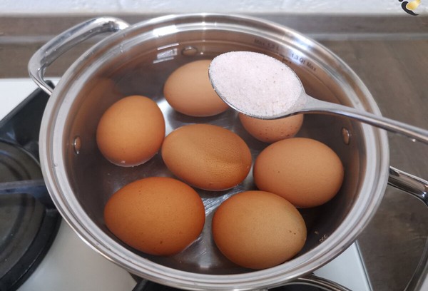 Faire bouillir des œufs