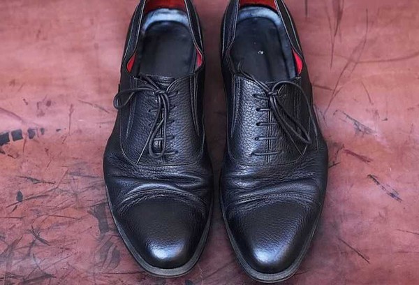 Plis sur les chaussures