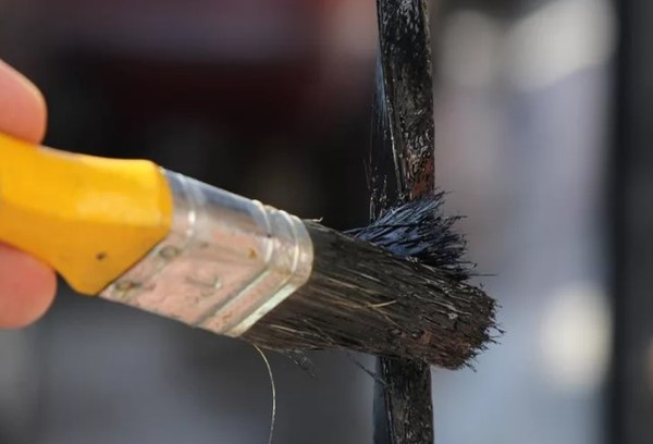 Appliquer de la peinture sur du métal