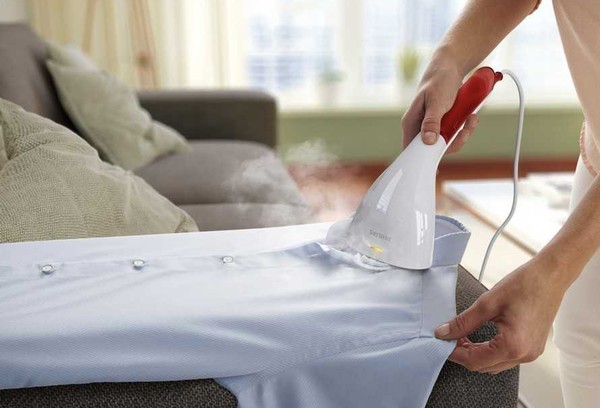 Repasser une chemise en soie avec une centrale vapeur