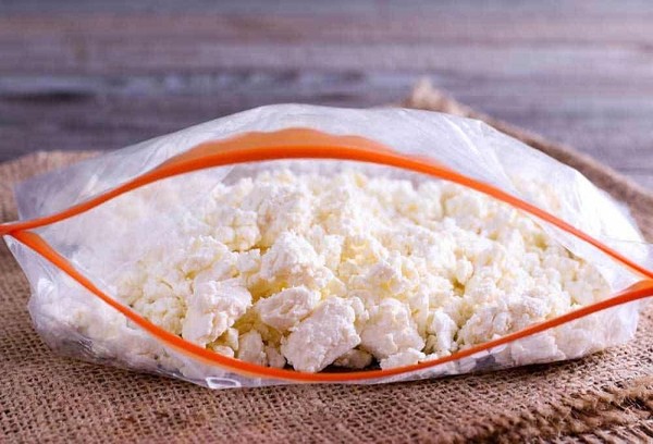 Fromage cottage dans un sac