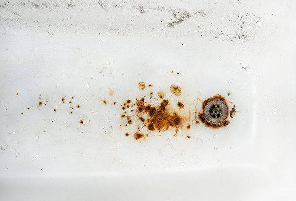 Rouille sur la baignoire