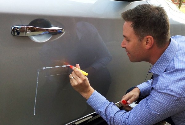 Crayon pour les rayures de voiture