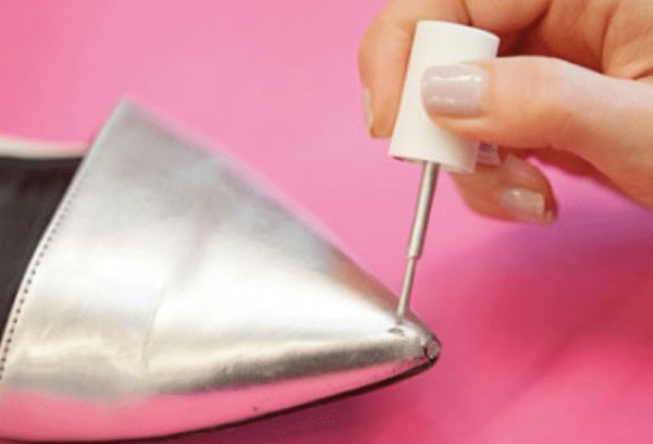 Enlever les rayures avec du vernis à ongles