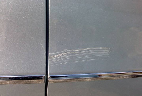 Réfrigérateur rayé