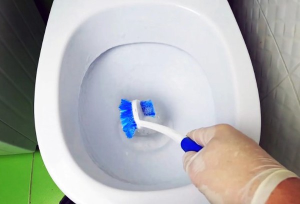 Frapper les toilettes